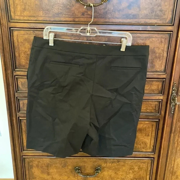 Talbots woman’s black Bermuda shorts - Picture 4 of 7